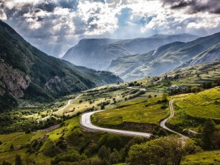 The great climbs of the Giro d'Italia and the Tour de France<br>Tour by bike