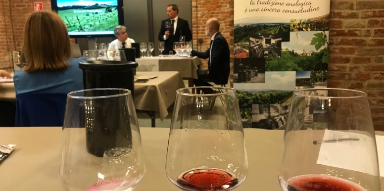 The wine-cultural lounge at the Paleologo Castle