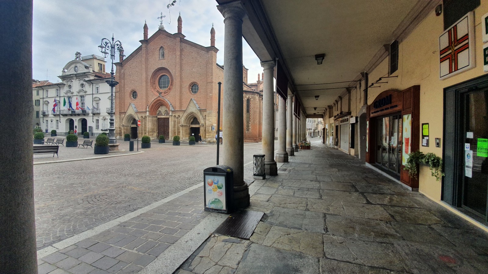 Asti, il Palazzo comunale e la Collegiata di San Secondo | Ph. Credits: Prof. Andrea Rolando - Osservatorio E-Scapes, Politecnico di Milano